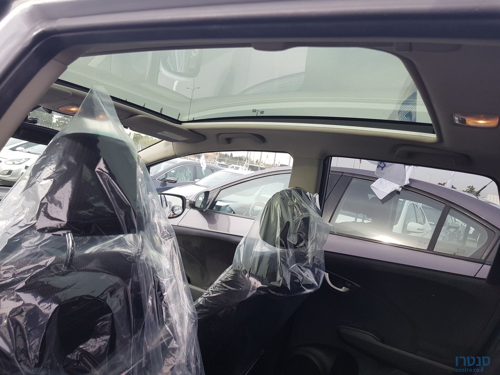 2013' Honda Jazz Hybrid photo #4