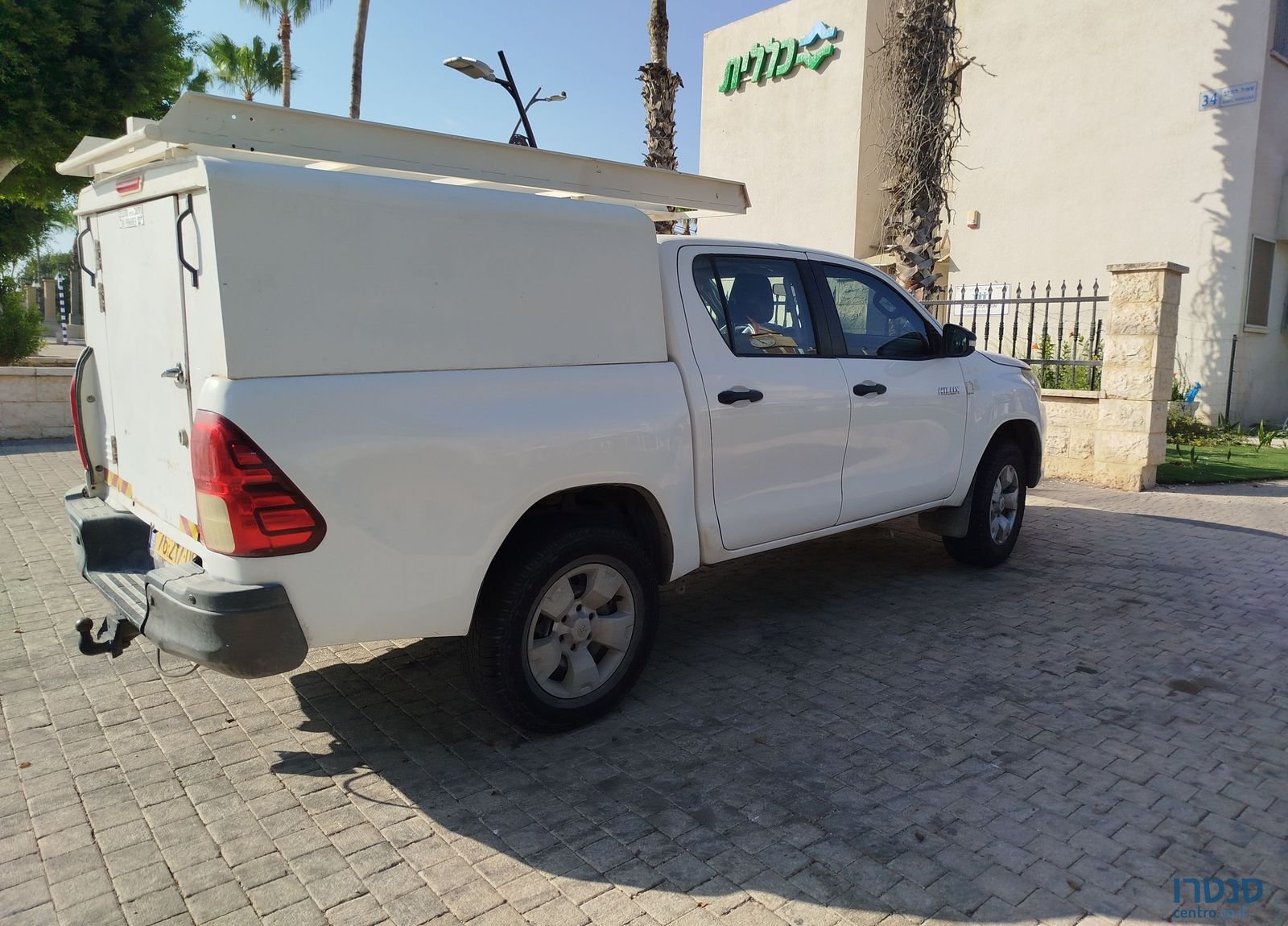 2017' Toyota Hilux טויוטה היילקס photo #4