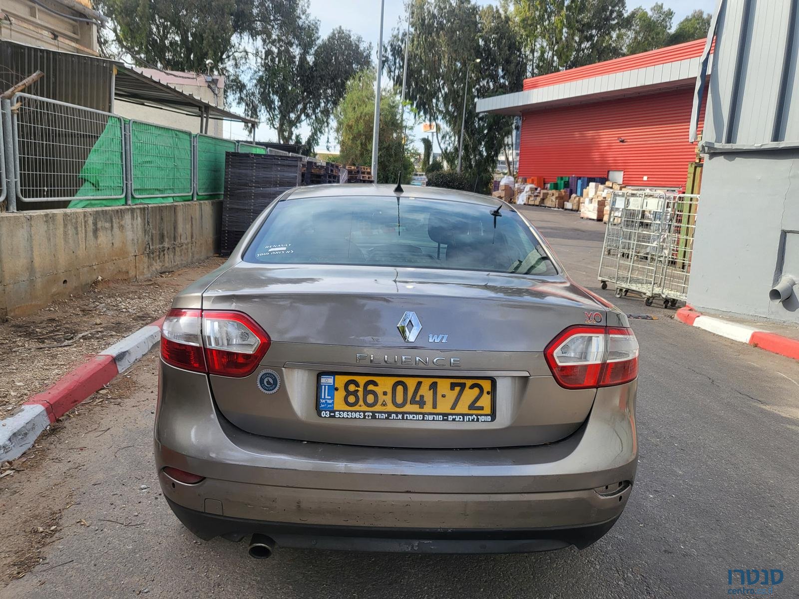 2011' Renault Fluence photo #5