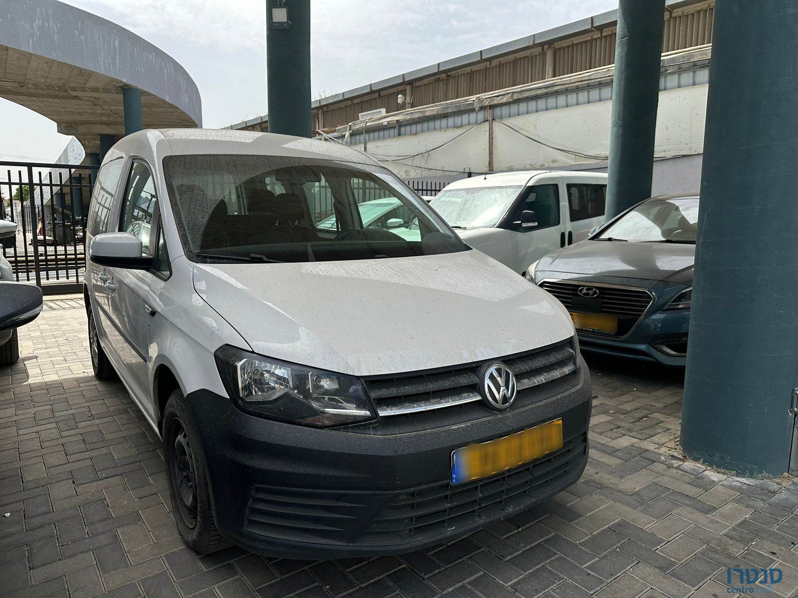 2019' Volkswagen Caddy photo #2