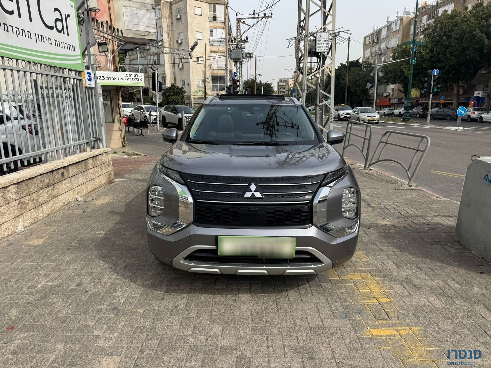 2022' Mitsubishi Outlander photo #4