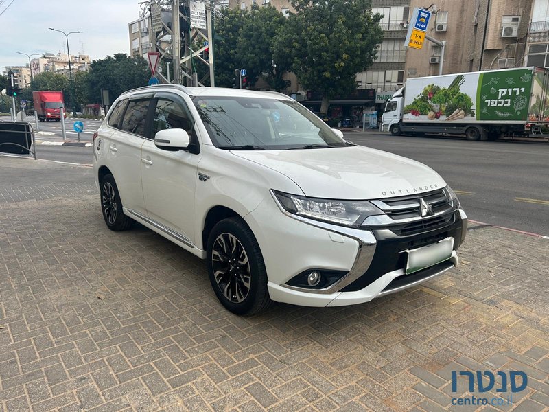 2018' Mitsubishi Outlander photo #6