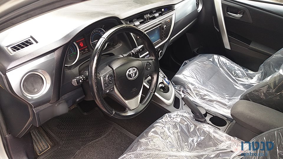 2015' Toyota Auris photo #4