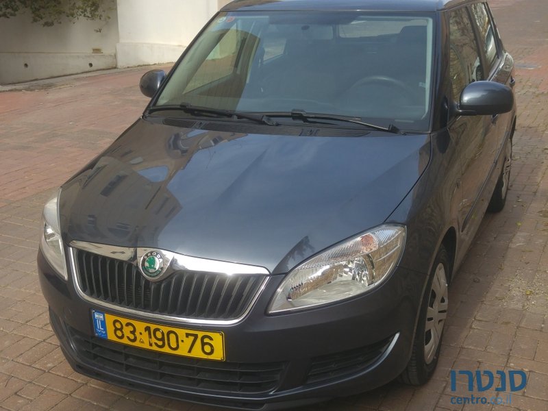 2012' Skoda Fabia photo #1