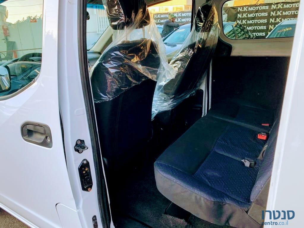 2012' Nissan NV 200 photo #6