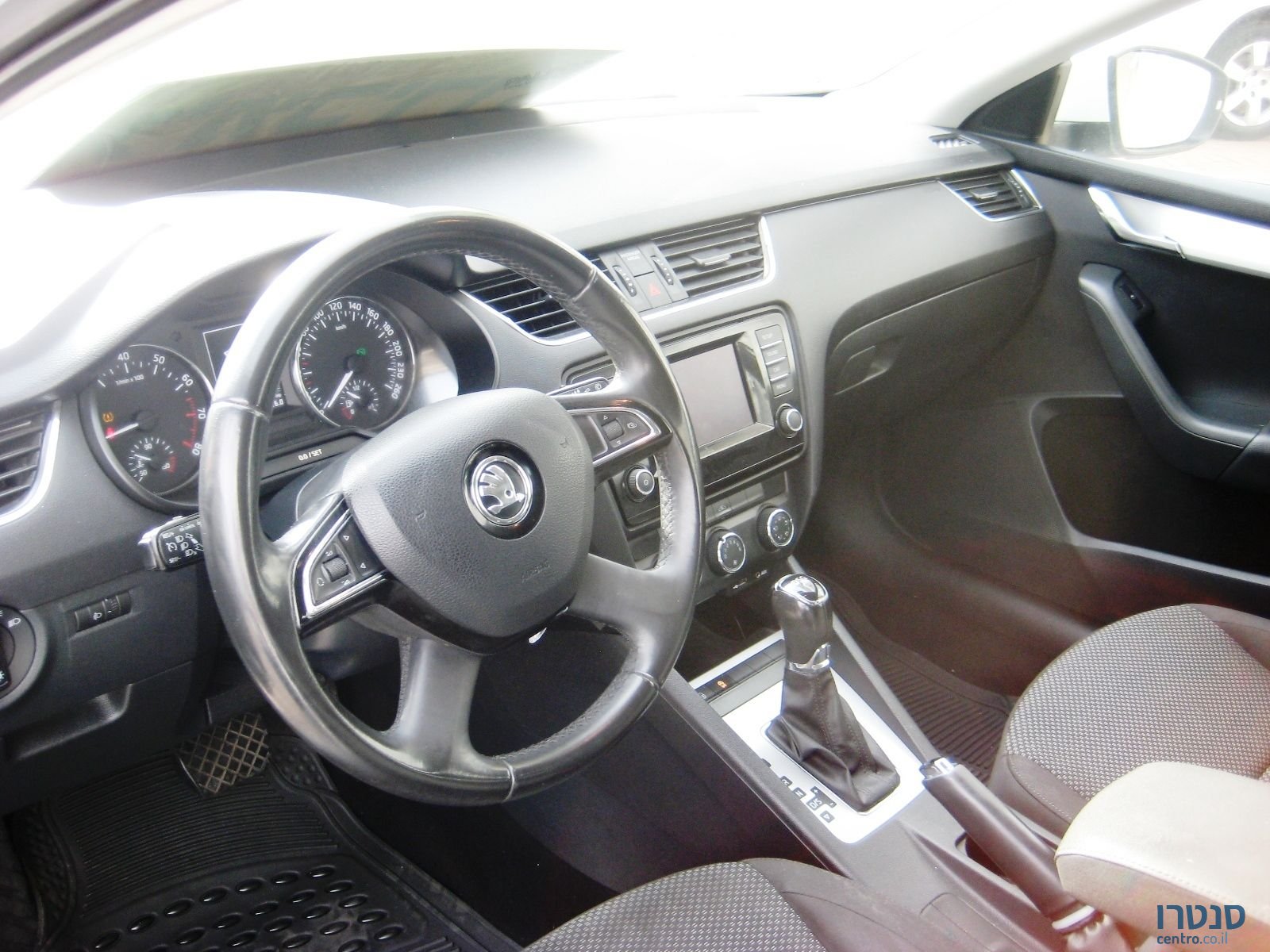 2014' Skoda Octavia photo #5