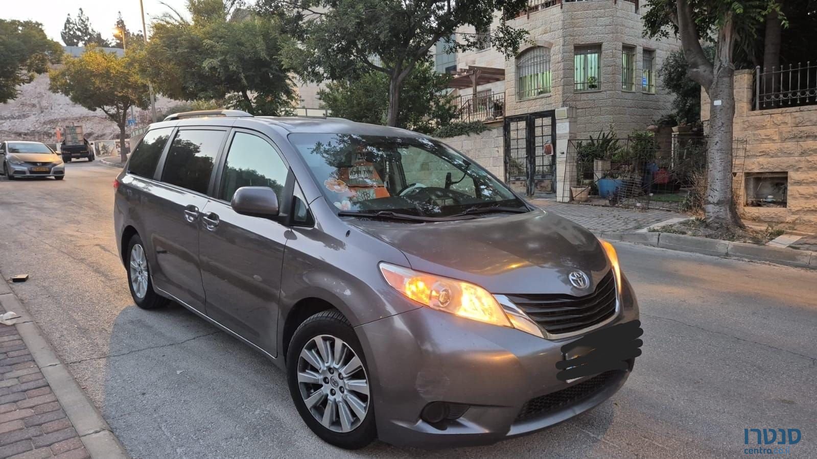 2013' Toyota Sienna טויוטה סיינה photo #2