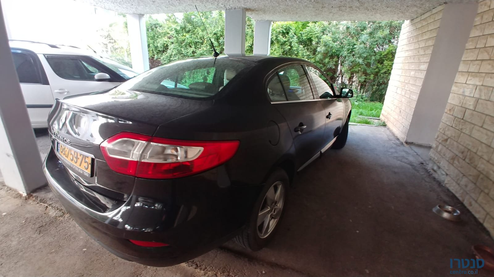 2011' Renault Fluence photo #1
