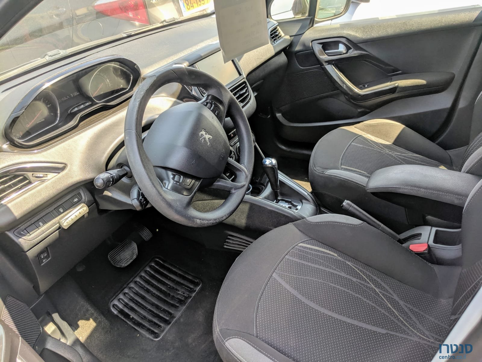 2014' Peugeot 208 photo #4