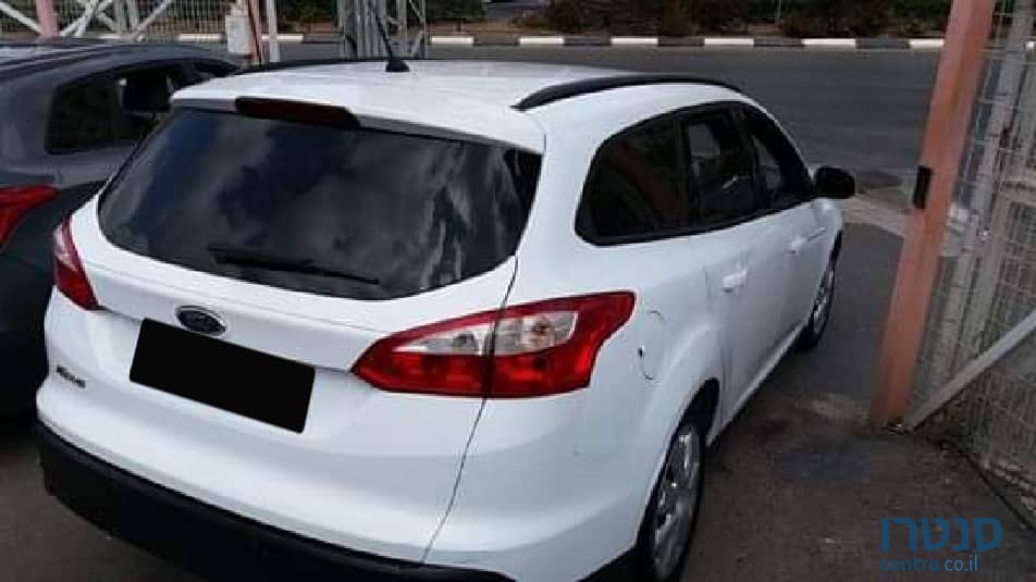 2012' Ford Focus photo #2