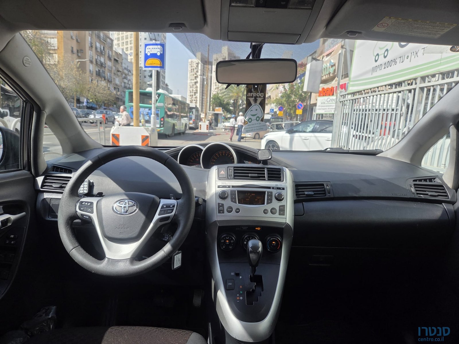 2011' Toyota Verso photo #2