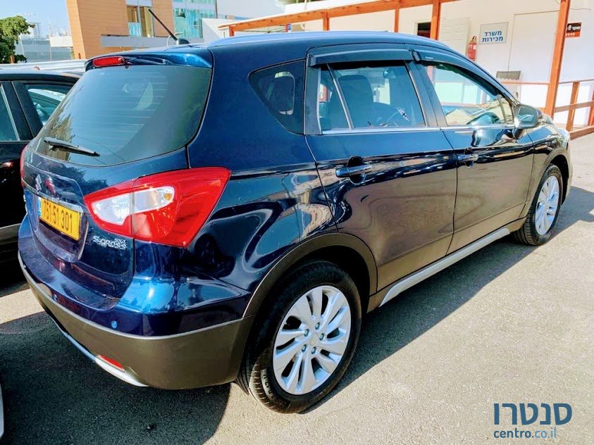 2019' Suzuki SX4 Crossover photo #2