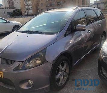 2005' Mitsubishi Grandis מיצובישי גרנדיס photo #1
