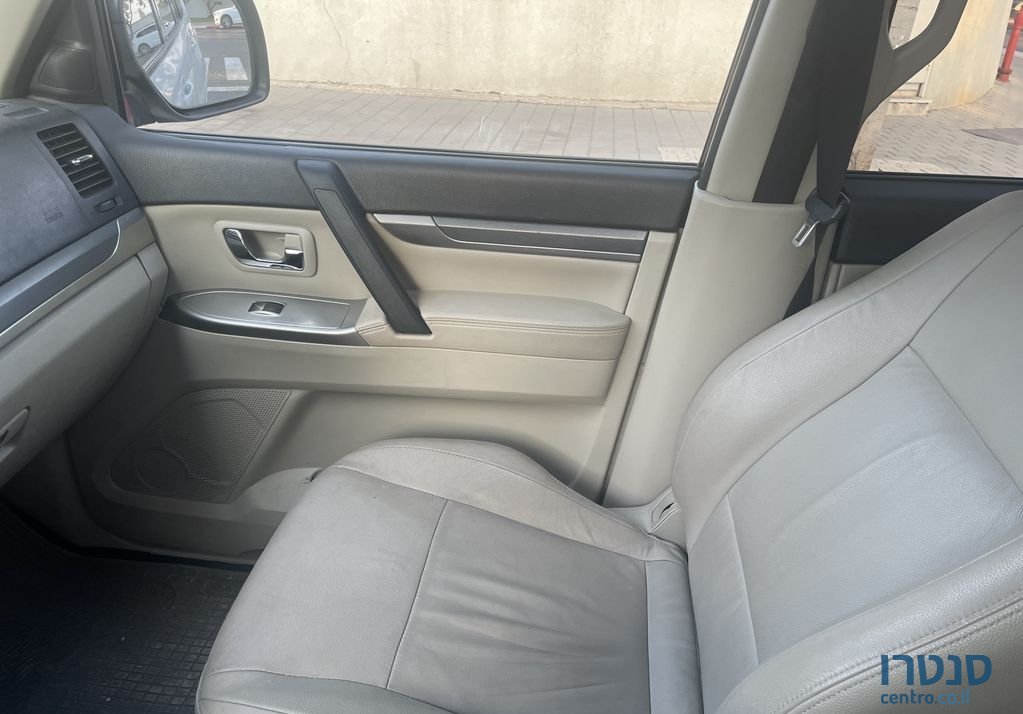 2017' Mitsubishi Pajero מיצובישי פג'רו photo #3