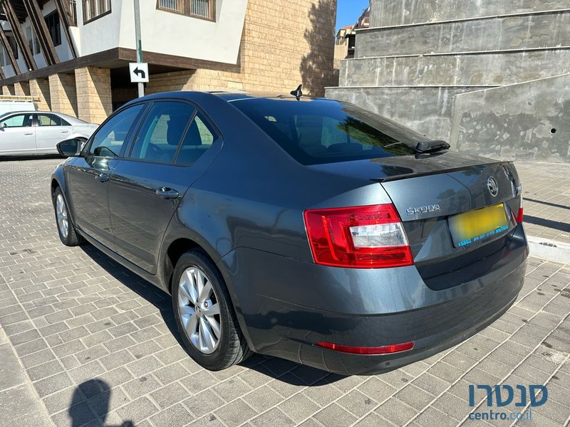 2020' Skoda Octavia 988 photo #3