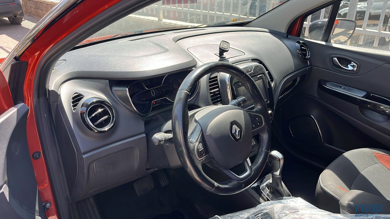 2018' Renault Captur photo #2