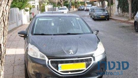 2013' Peugeot 208 פיג'ו photo #3