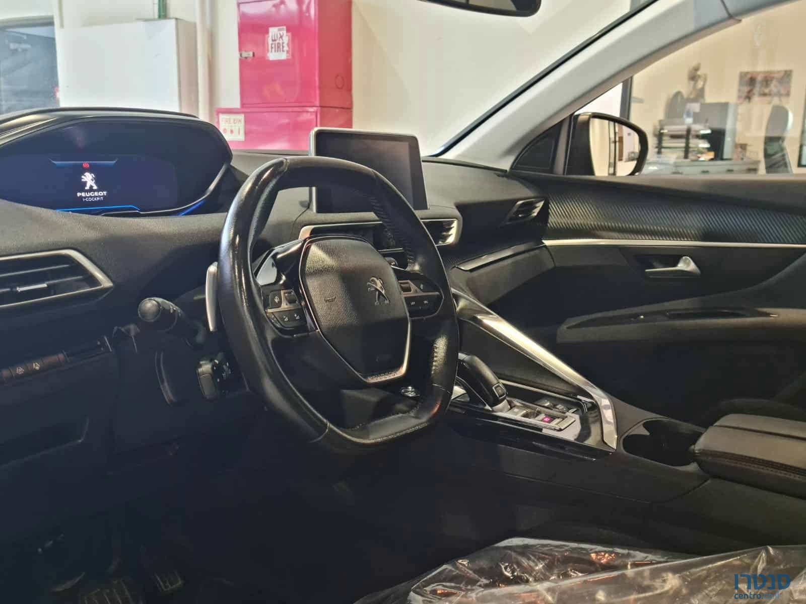 2023' Peugeot 3008 photo #5