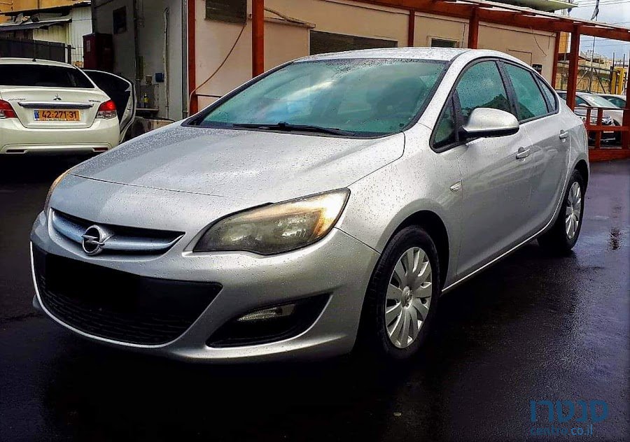 2016' Opel Astra photo #1