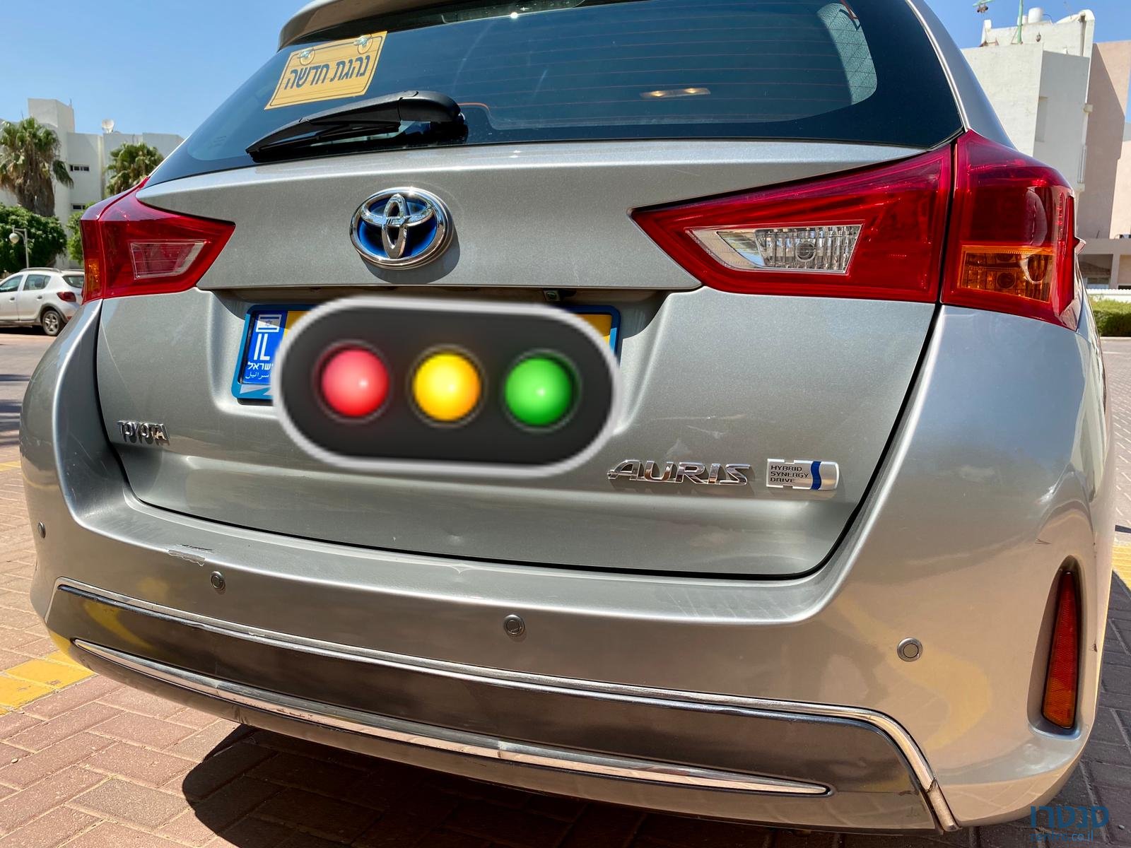 2015' Toyota Auris Hybrid photo #4