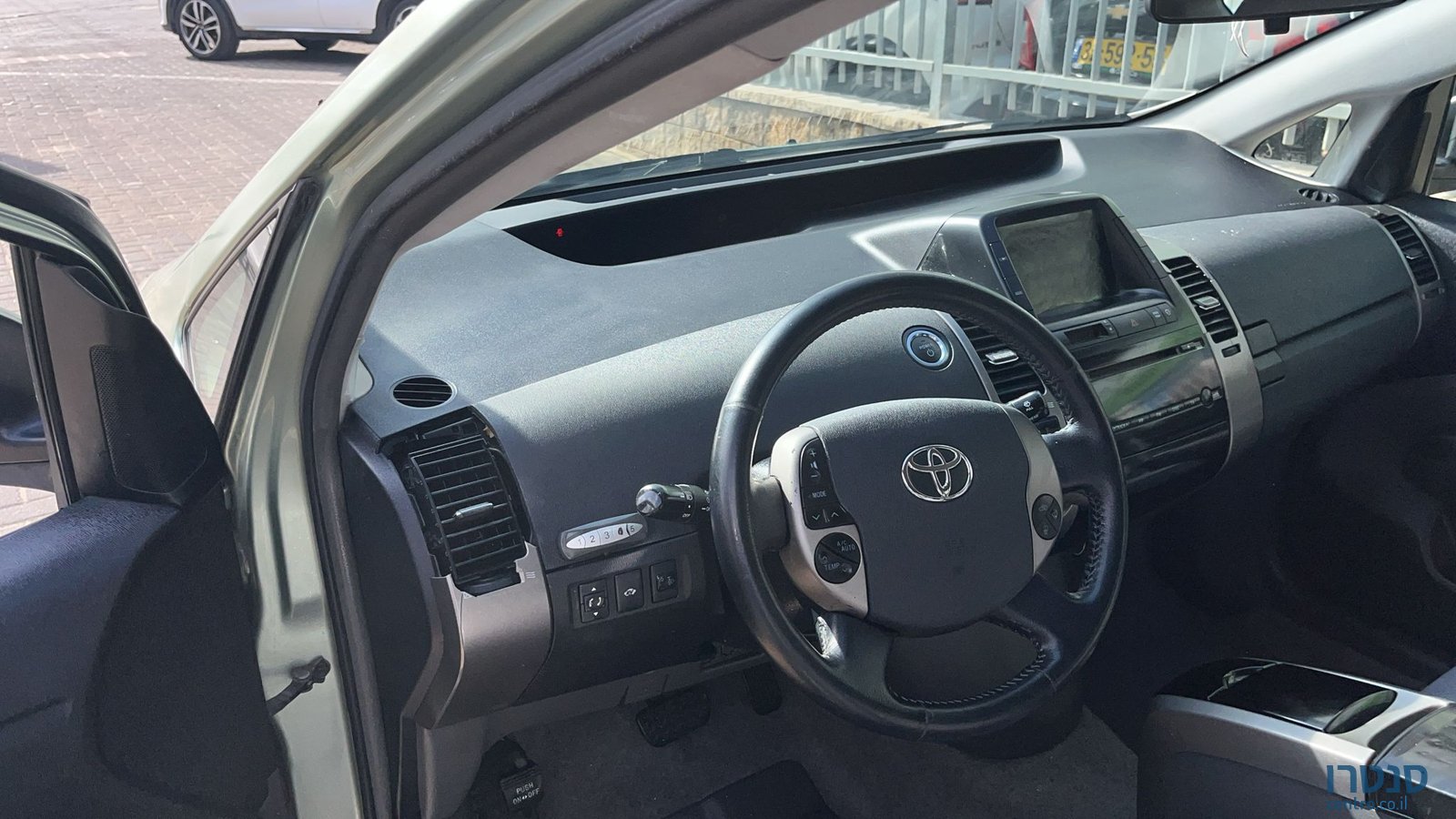 2009' Toyota Prius photo #2