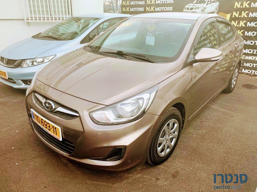 2013' Hyundai i25 photo #1