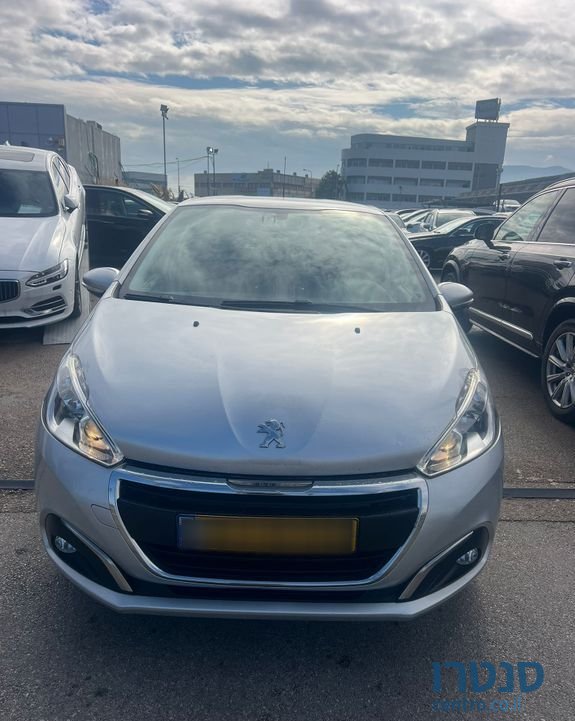 2017' Peugeot 208 פיג'ו photo #1
