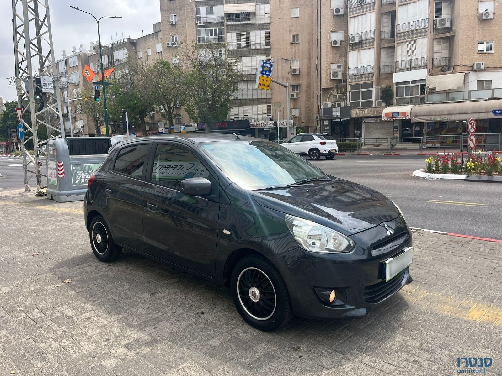 2015' Mitsubishi Space Star photo #5