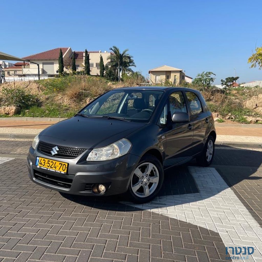 2010' Suzuki SX4 photo #1