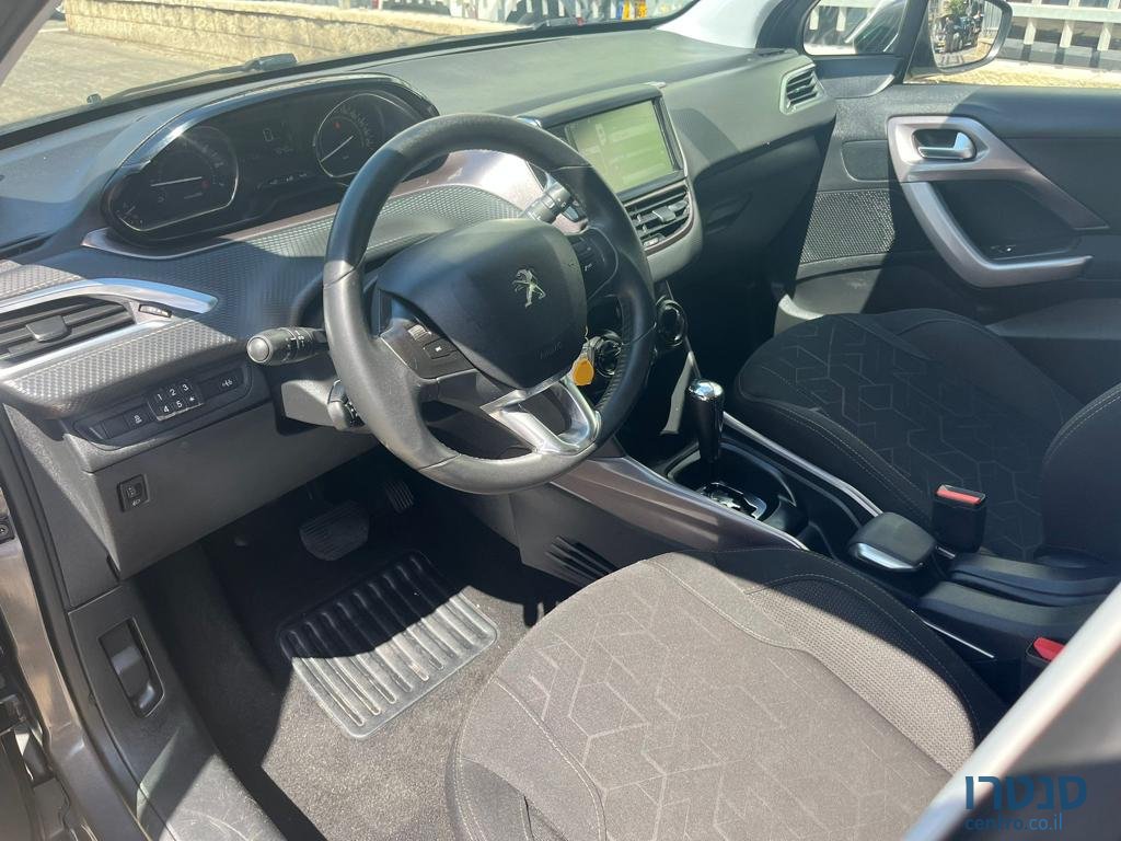 2017' Peugeot 2008 photo #3