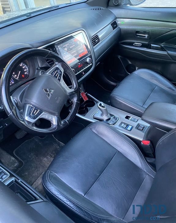 2020' Mitsubishi Outlander מיצובישי אאוטלנדר photo #2
