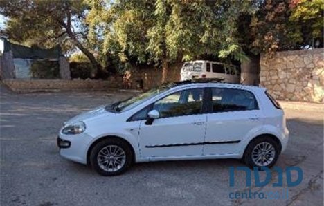 2011' Fiat Punto photo #1