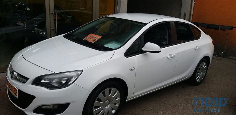 2015' Opel Astra photo #1