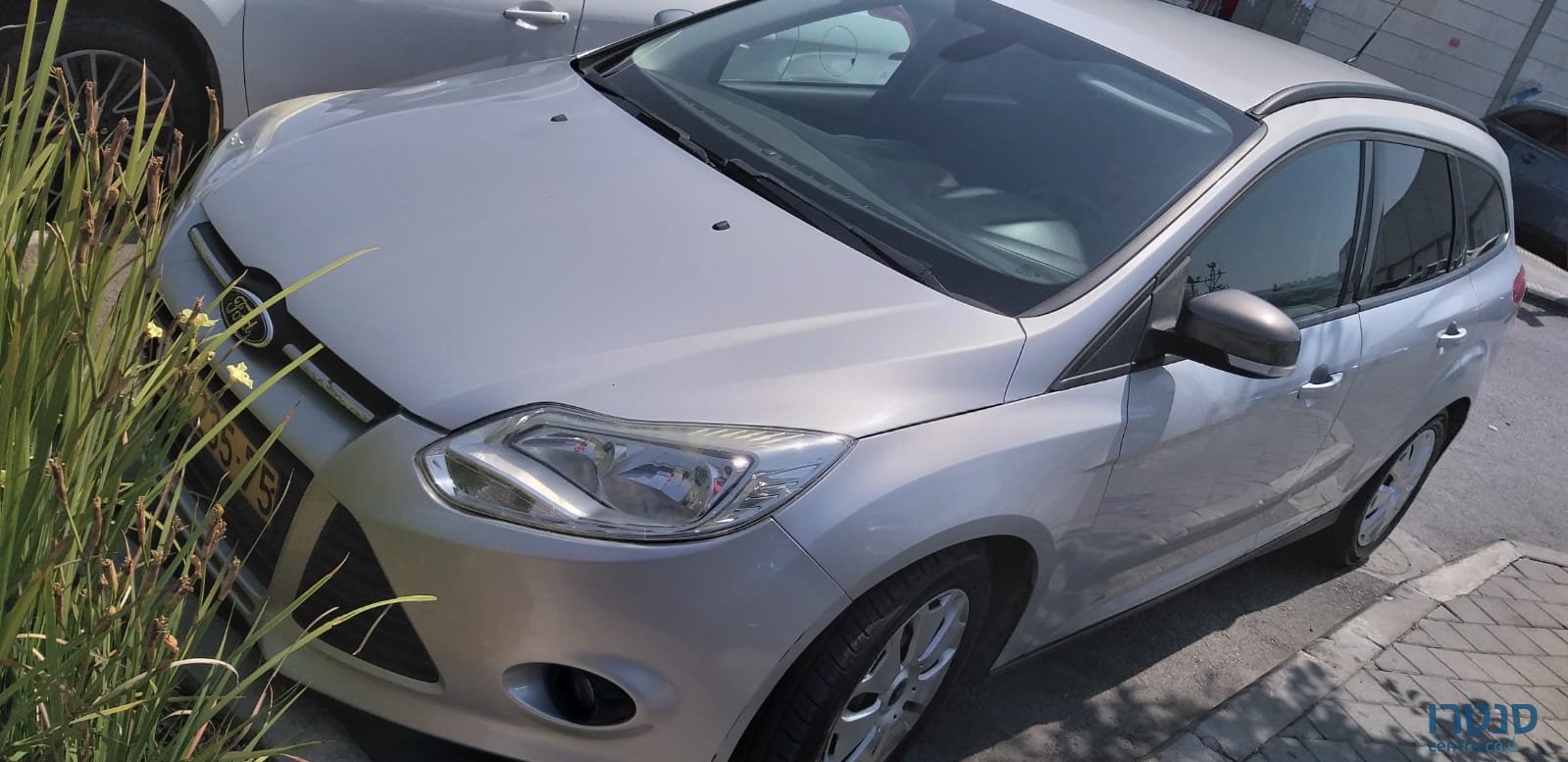 2012' Ford Focus Универсал photo #2
