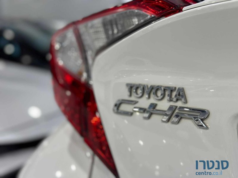 2019' Toyota C-HR photo #6
