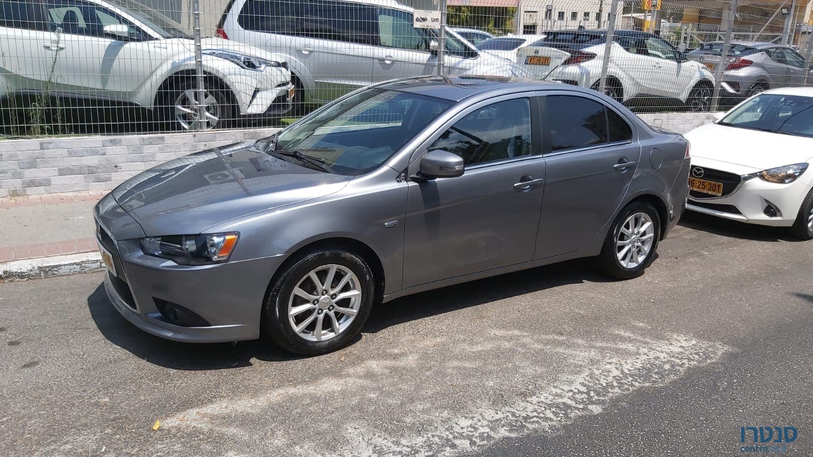 2011' Mitsubishi Lancer photo #1