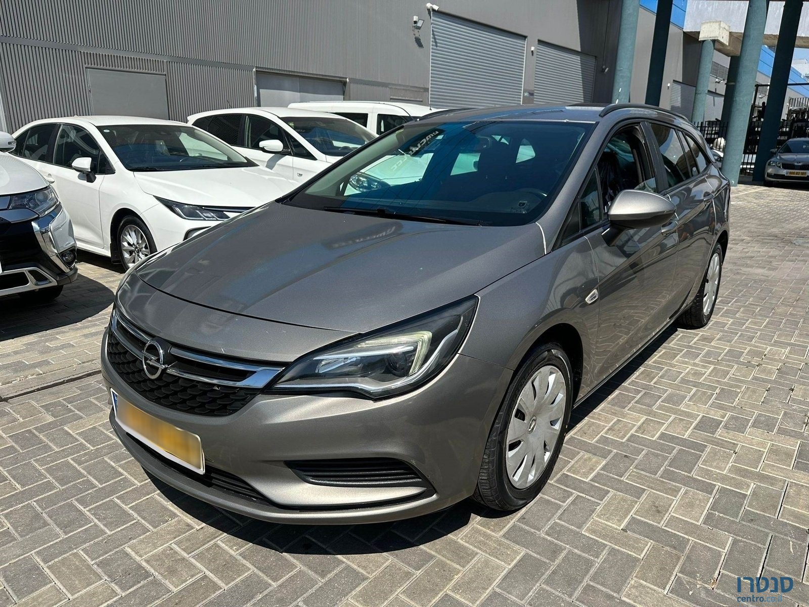 2015' Opel Astra photo #1