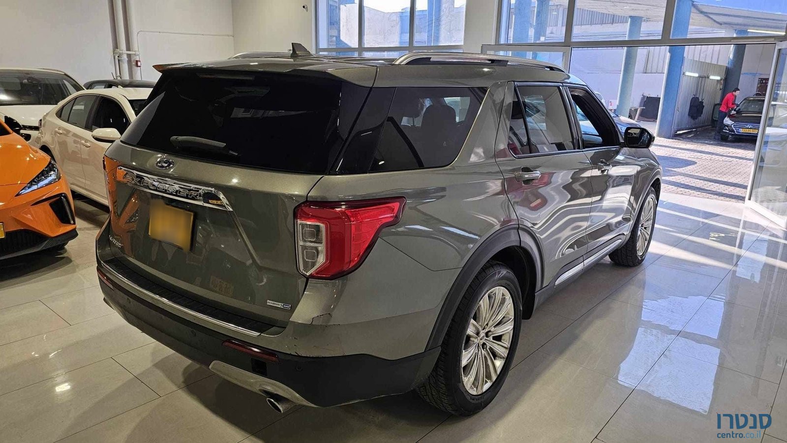 2020' Ford Explorer photo #3