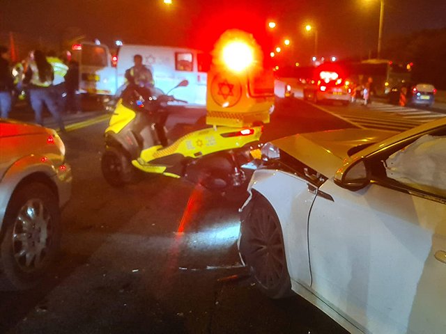 В результате столкновения двух автомобилей на 20-м шоссе пострадали 5 человек