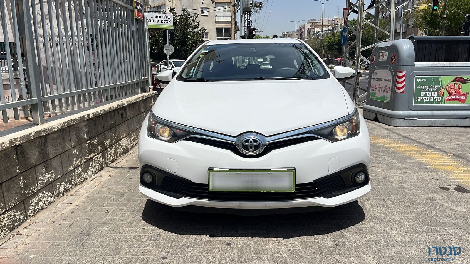 2017' Toyota Auris photo #2