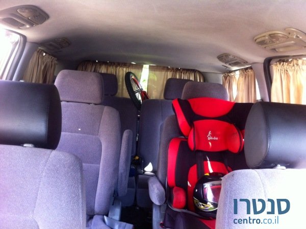 2002' Kia Carnival photo #4