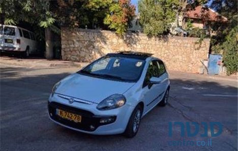 2011' Fiat Punto photo #1