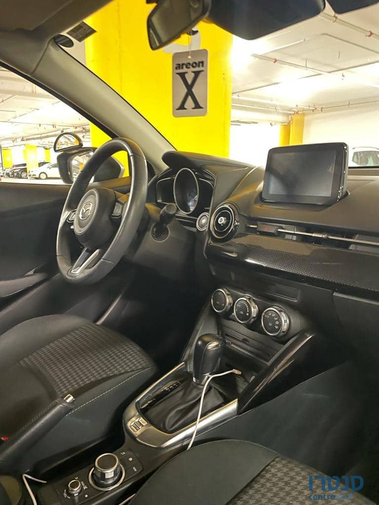 2020' Mazda 2 photo #5