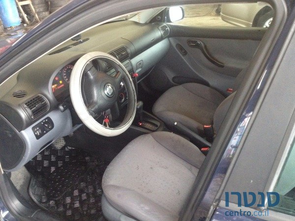 2001' SEAT Toledo photo #3