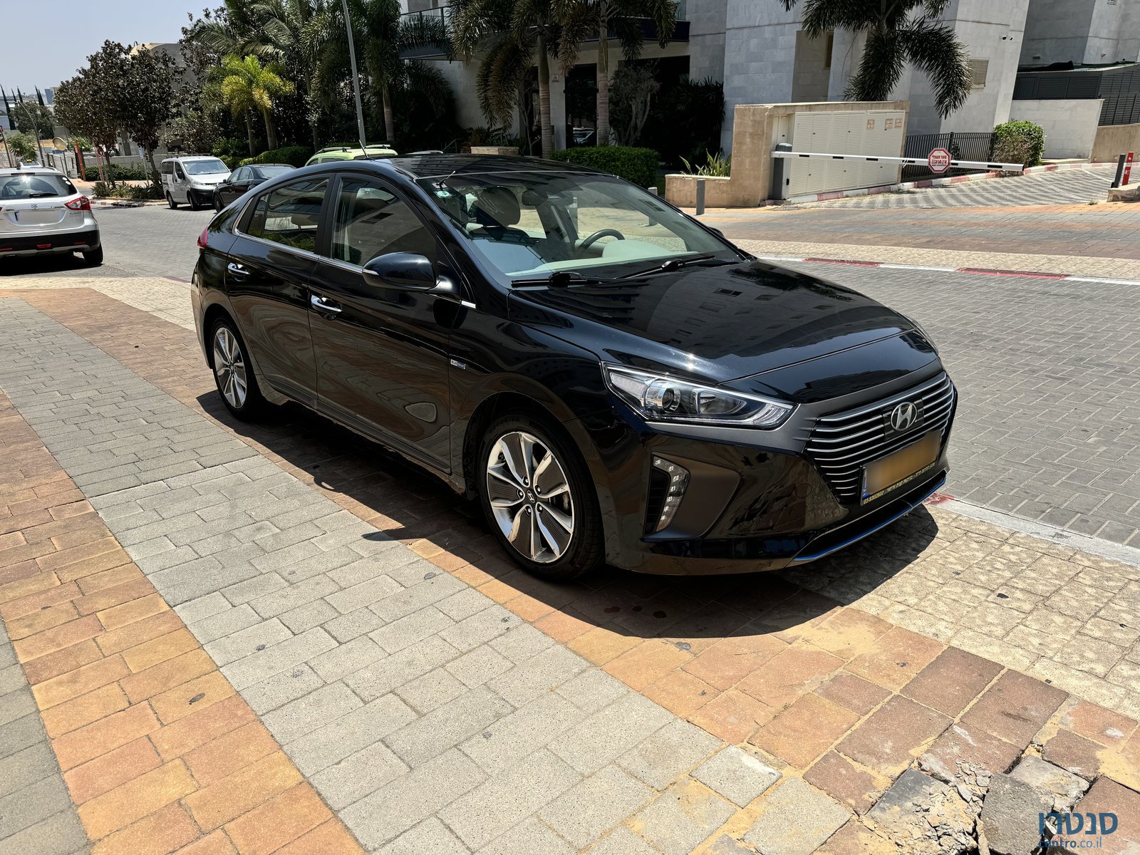 2018' Hyundai Ioniq Premium photo #5