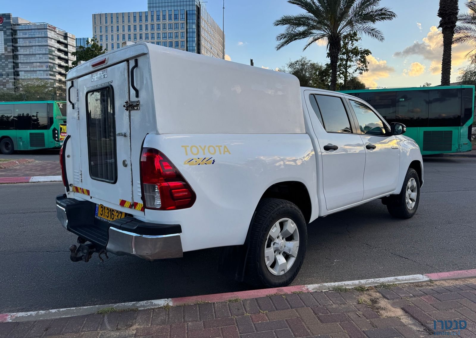 2016' Toyota Hilux טויוטה היילקס photo #5