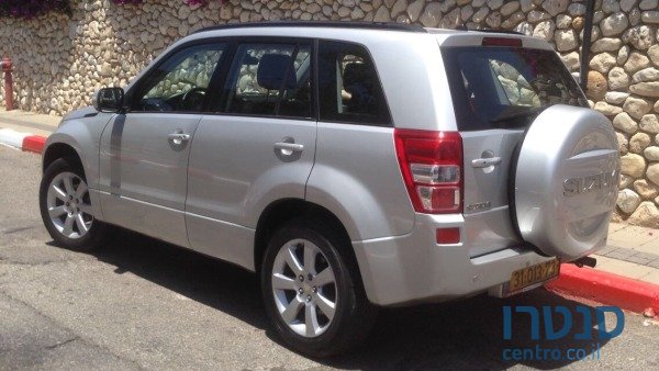 2010' Suzuki Grand Vitara photo #2