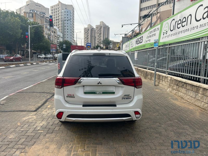 2018' Mitsubishi Outlander photo #5