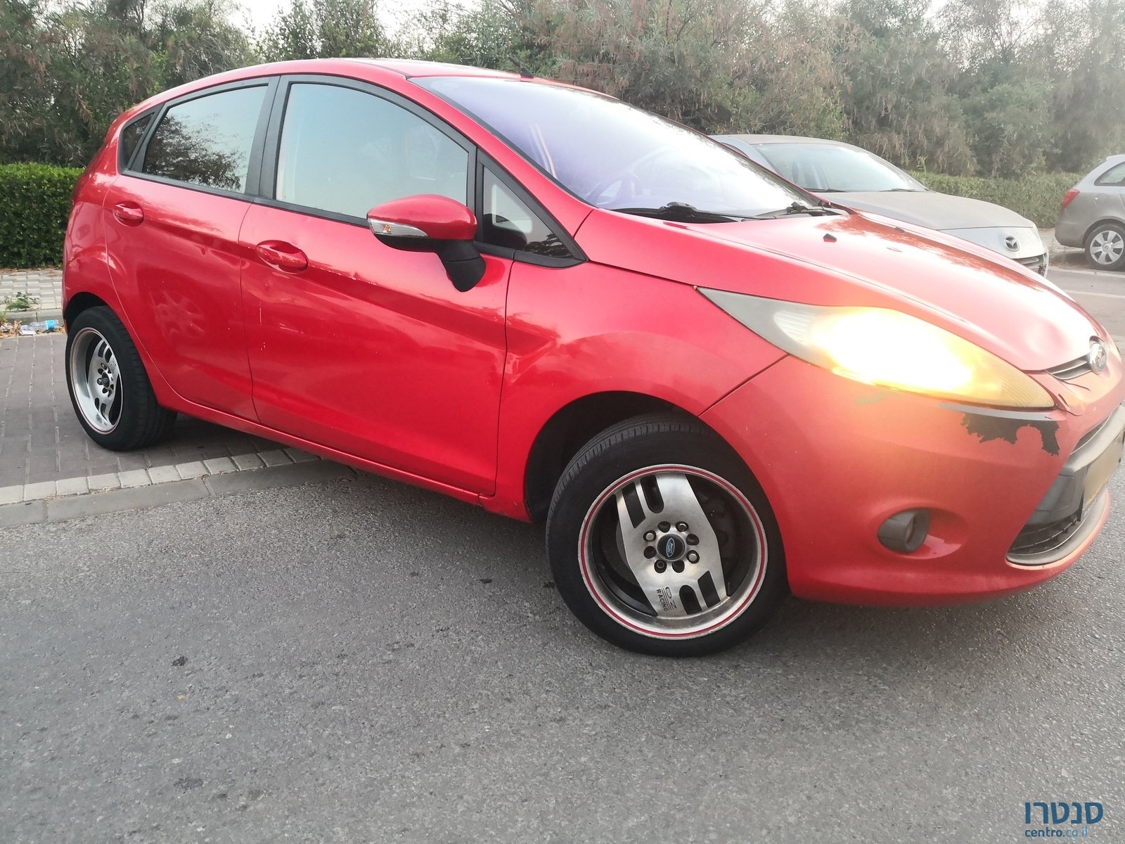 2010' Ford Fiesta Trend photo #1