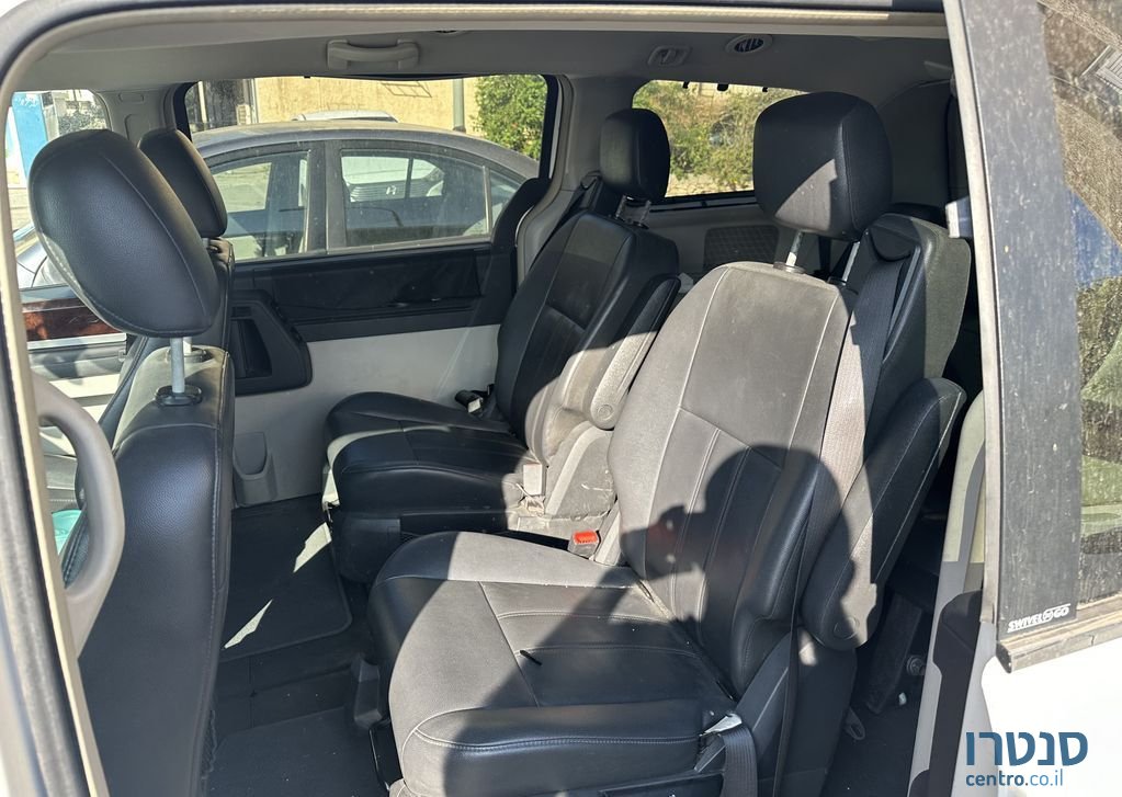 2010' Chrysler Grand Voyager קרייזלר גראנד וויאג'ר photo #5